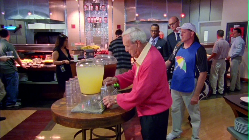 Arnold Palmer shows how to make an Arnold Palmer