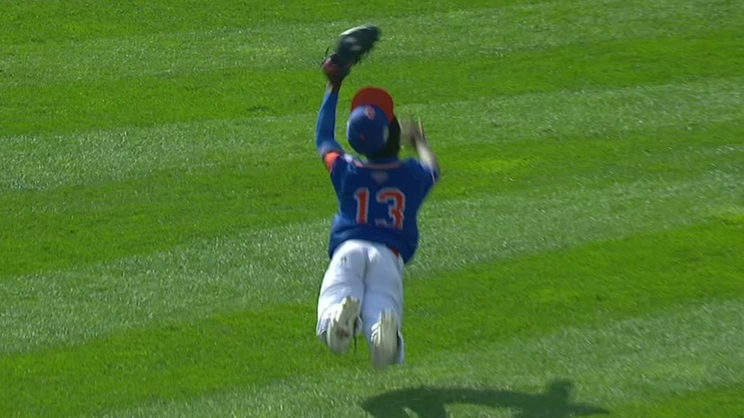 Diving catch robs a hit at LLWS