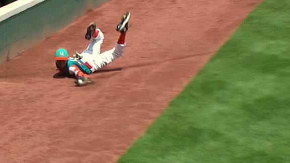 Venezuela little leaguer makes incredible diving catch