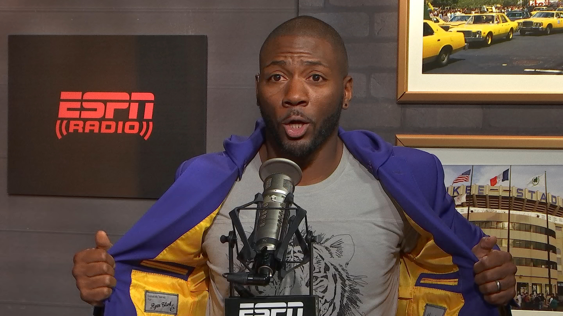 dm_191106_Ryan_Clark_LSU_hoodie_blazer.jpg