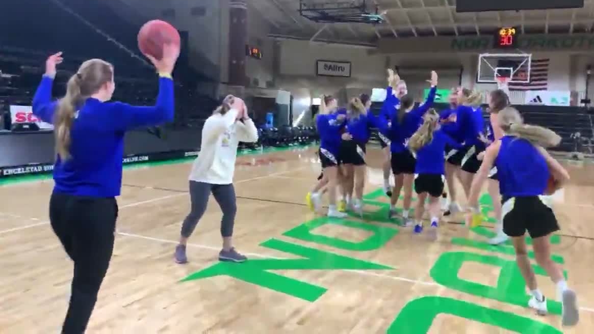 Sdsu Women Hit 5 Straight Half Court Shots Watch Espn