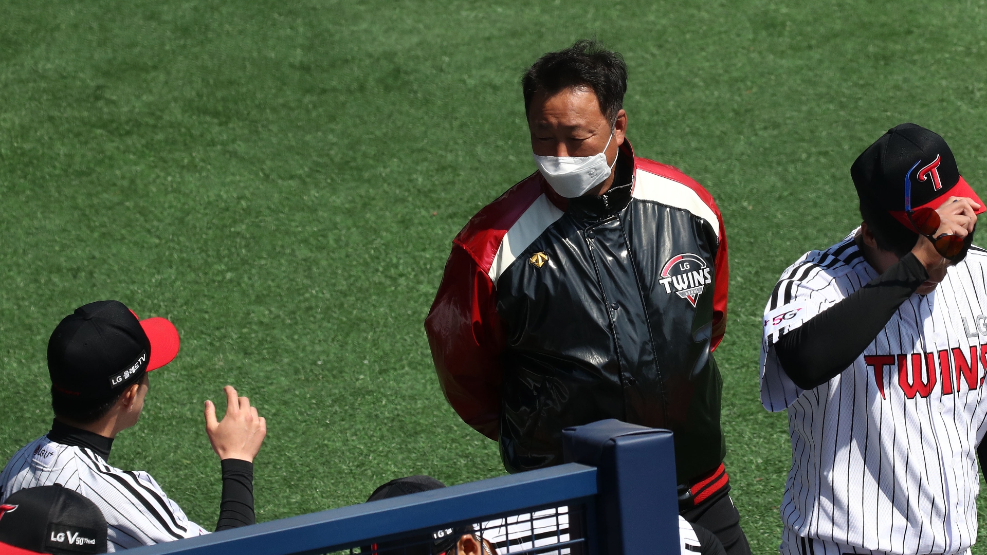 Could South Korean Baseball provide template for MLB's return? Stream