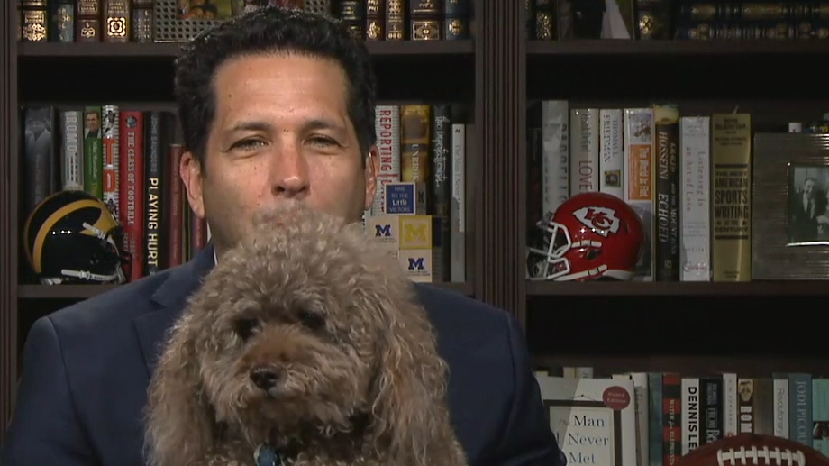 Schefter's dog excited for Texans-Chiefs