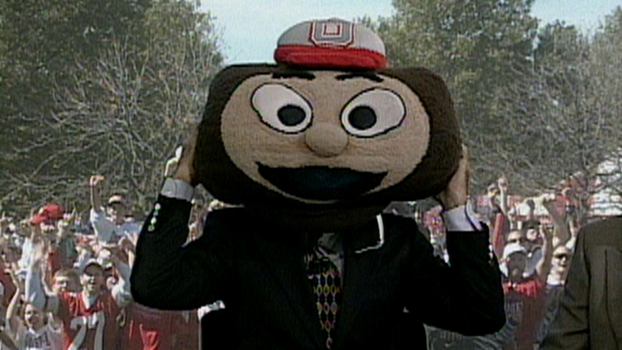 Flashback: Lee Corso makes his first headgear pick