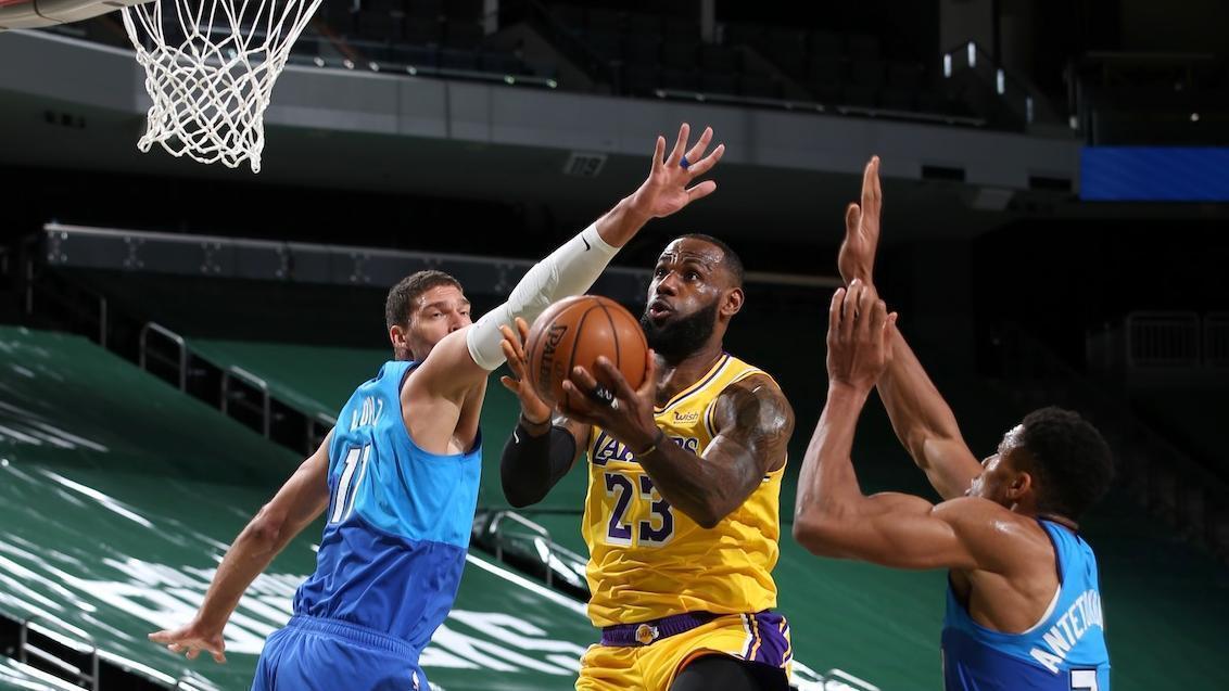 LeBron leads Lakers past Bucks in battle of NBA heavyweights