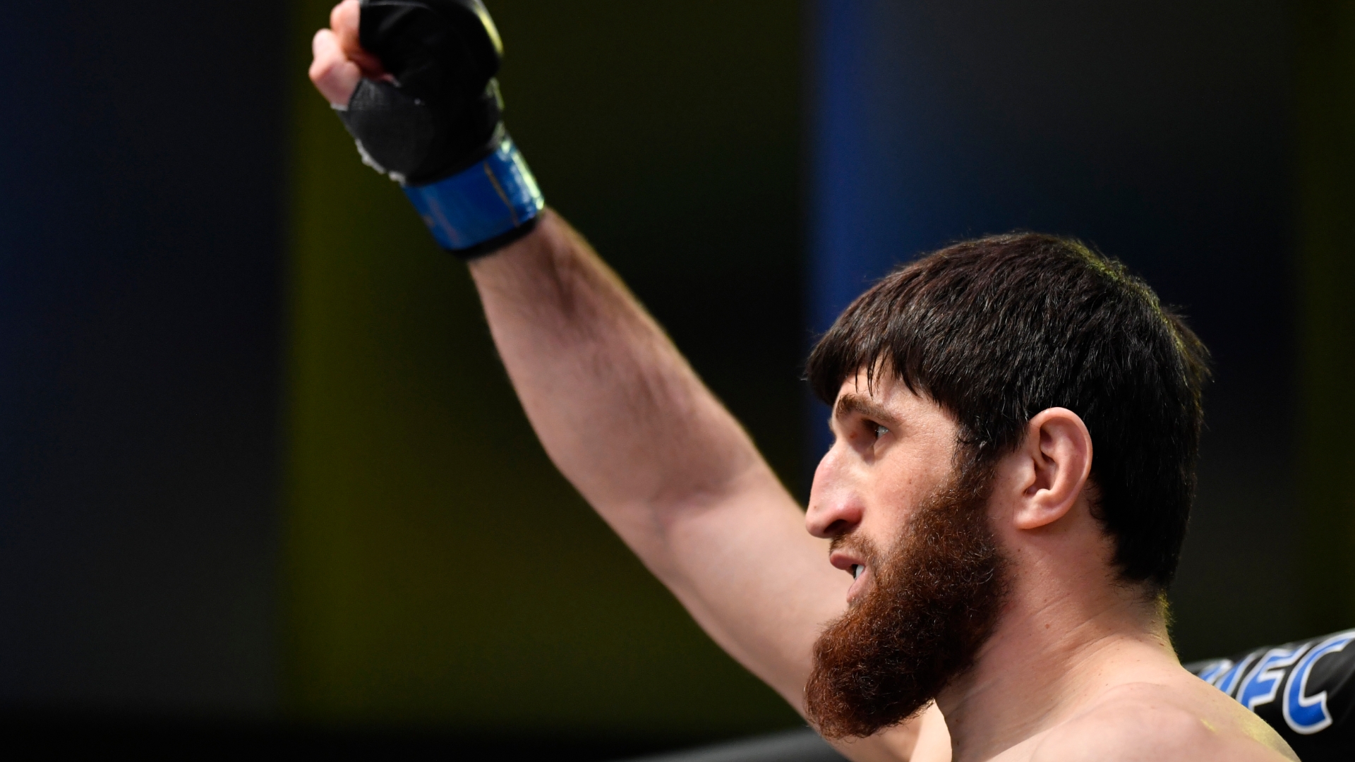 Ankalaev's takedown in Round 3 leads to win at UFC Fight Night