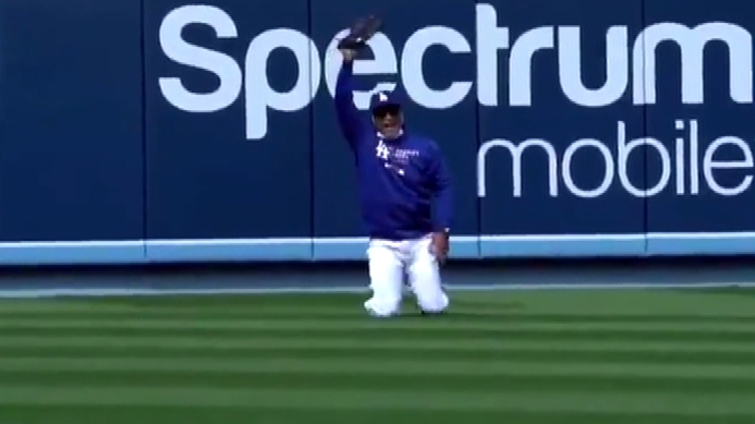 Dave Roberts makes falling catch in BP