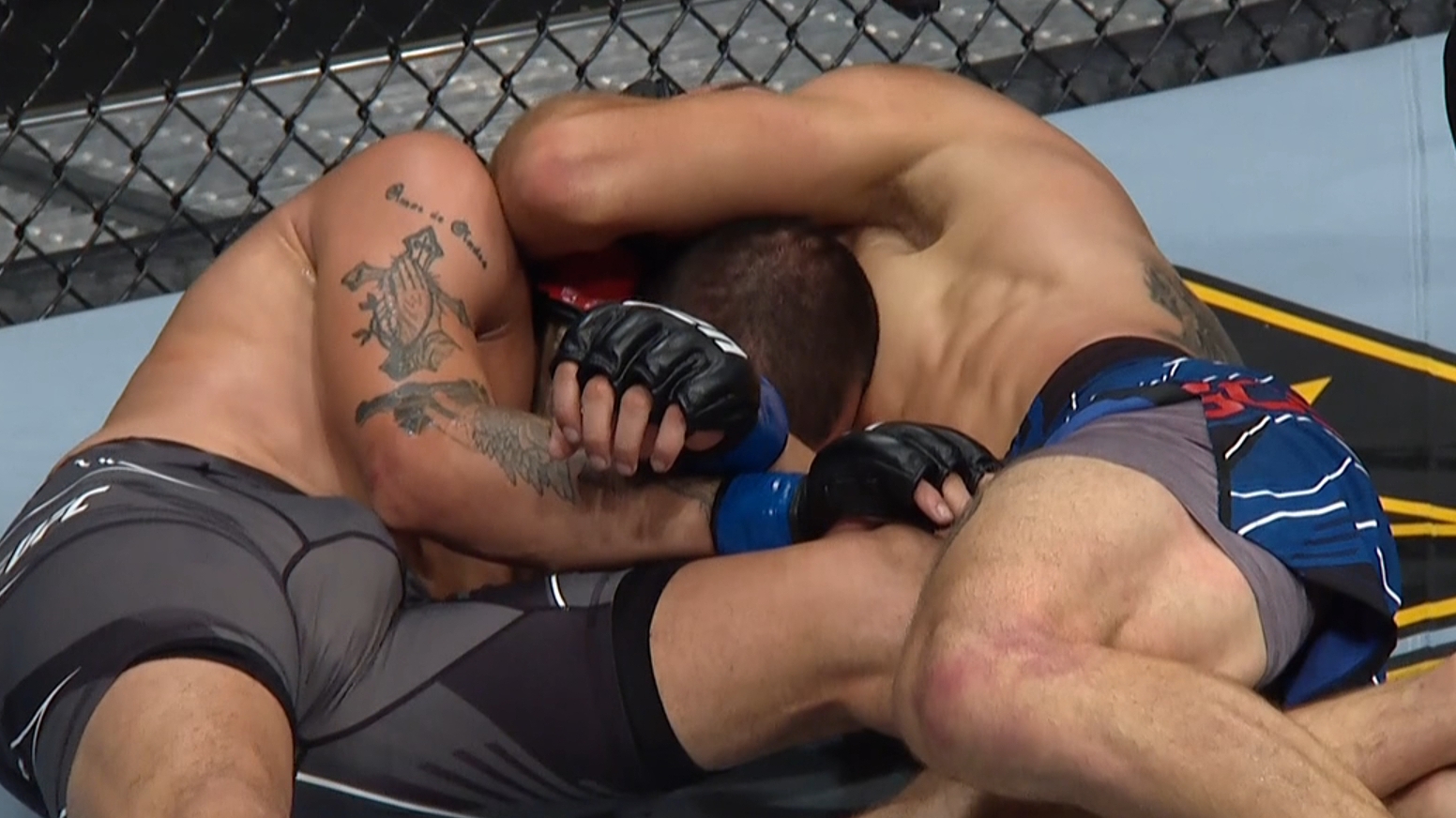 Giagos chokes out Soriano to start off UFC 262 | Watch ESPN
