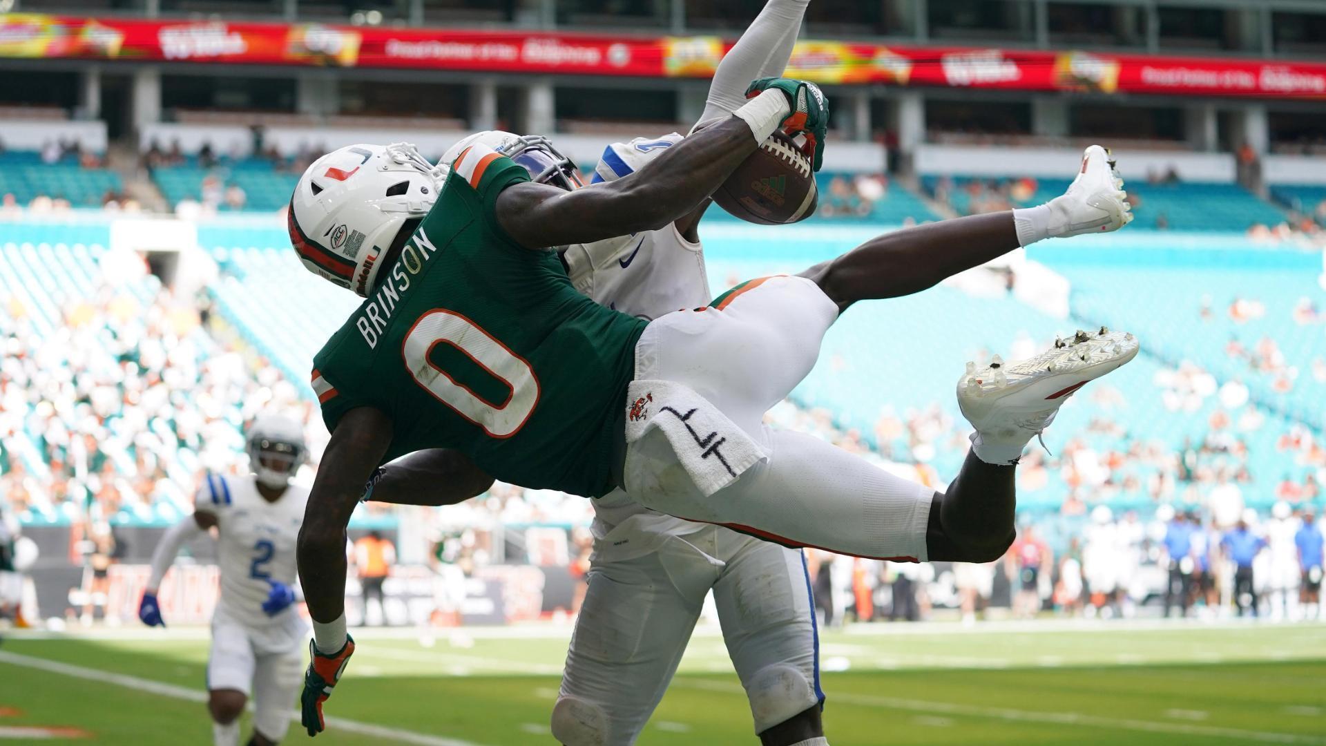 Miami WR hauls in incredible one-handed TD grab