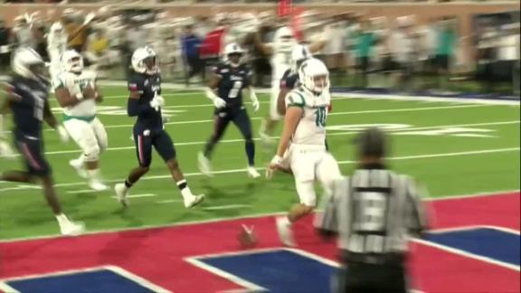 Mobile, Alabama, USA. 26th Nov, 2021. South Alabama Jaguars wide receiver  Jalen Wayne (0) turns the corner during an NCAA football game between the  Central Carolina Chanticleers and the South Alabama Jaguars