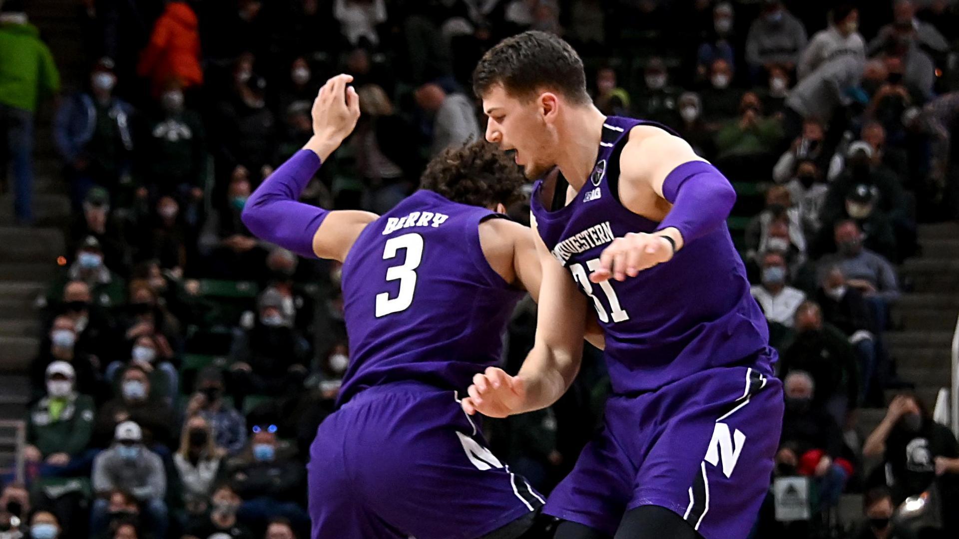 Northwestern holds on to upset No. 10 Michigan State on the road in wild finish