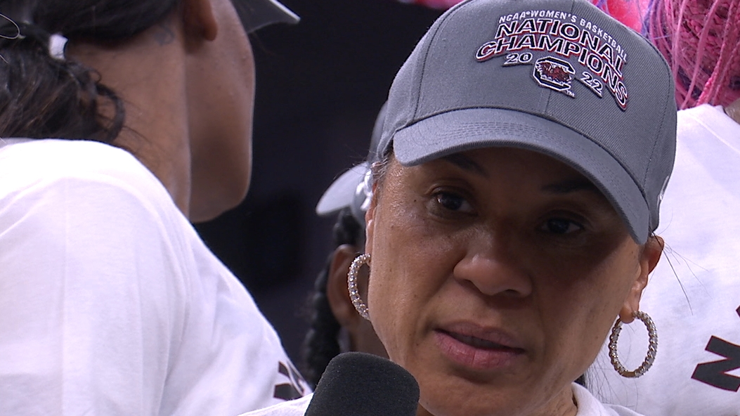South Carolina's Dawn Staley Wants to Be 'A Beacon of Hope for Other Black  Coaches