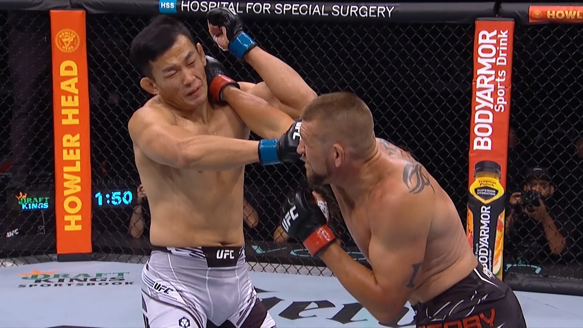 Dustin Jacoby finishes DaUn Jung with vicious KO Stream the Video