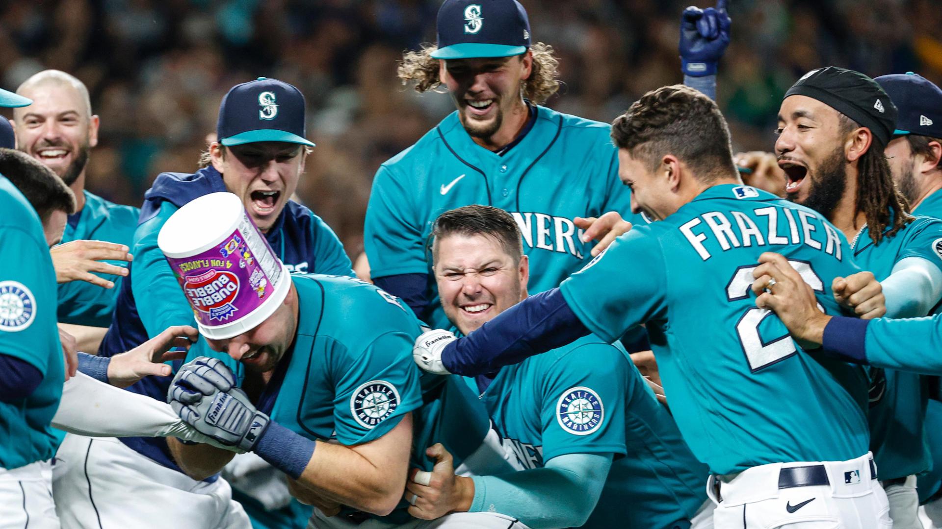 Mariners hit walkoff HR to clinch first playoff berth since 2001