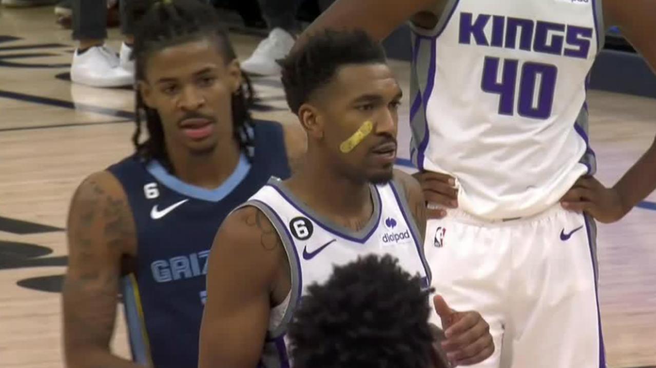 Ja Morant chirps 'don't miss' in ear of Malik Monk at free throw line