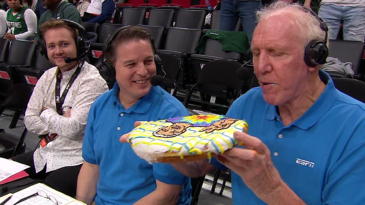 Bill Walton eats enormous cookie live on-air