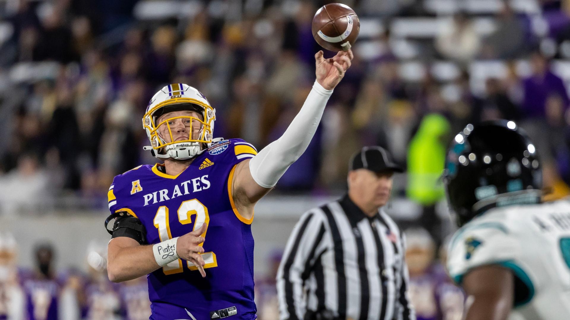 holton-ahlers-sets-birmingham-bowl-record-in-ecu-victory-stream-the