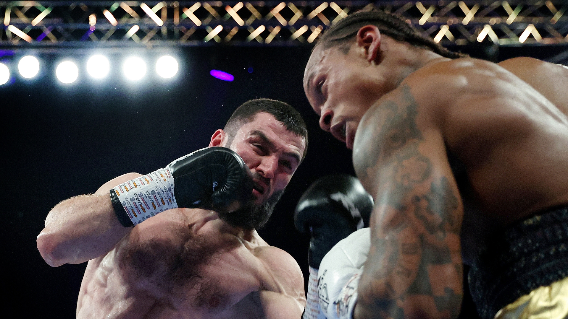 Artur Beterbiev stops Anthony Yarde for 19th finish in 19 fights - Stream the Video