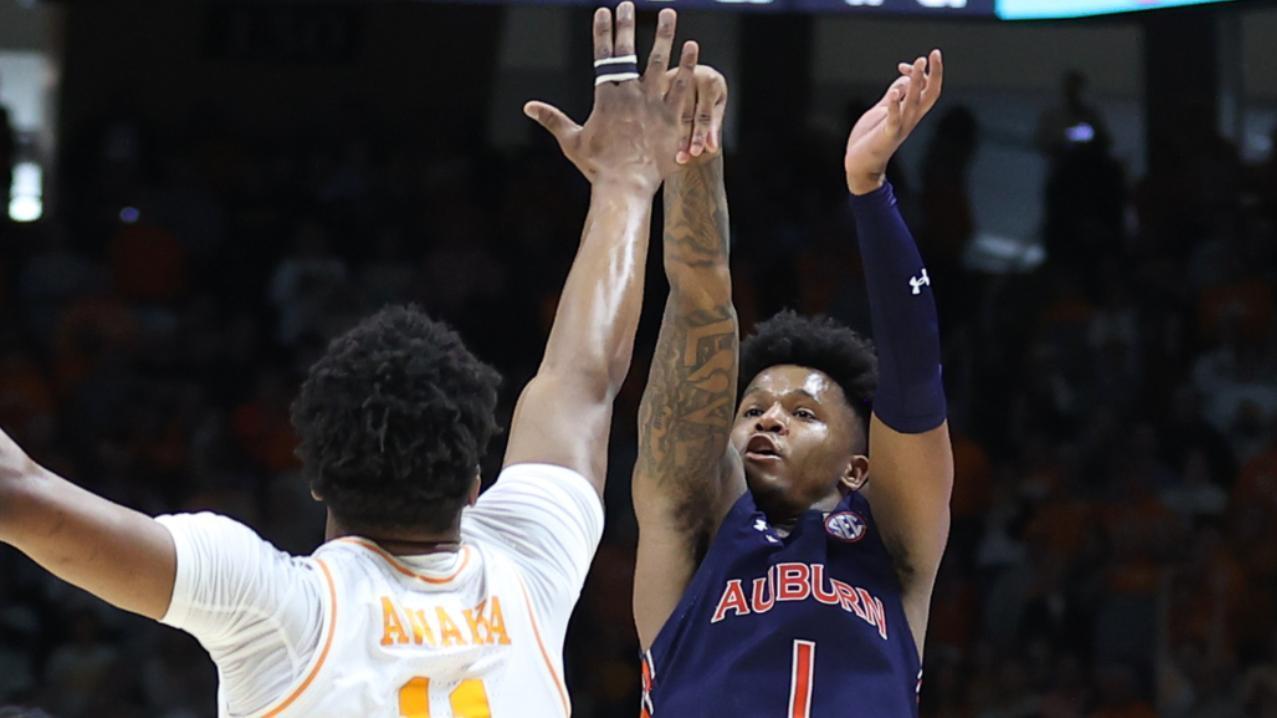 Tennessee holds on to beat Auburn after controversial no-call - Stream the Video