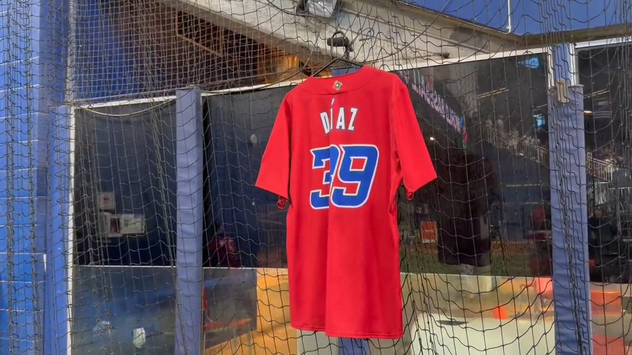 Team Puerto Rico honors Edwin Diaz with jersey in its bullpen - Stream the  Video - Watch ESPN