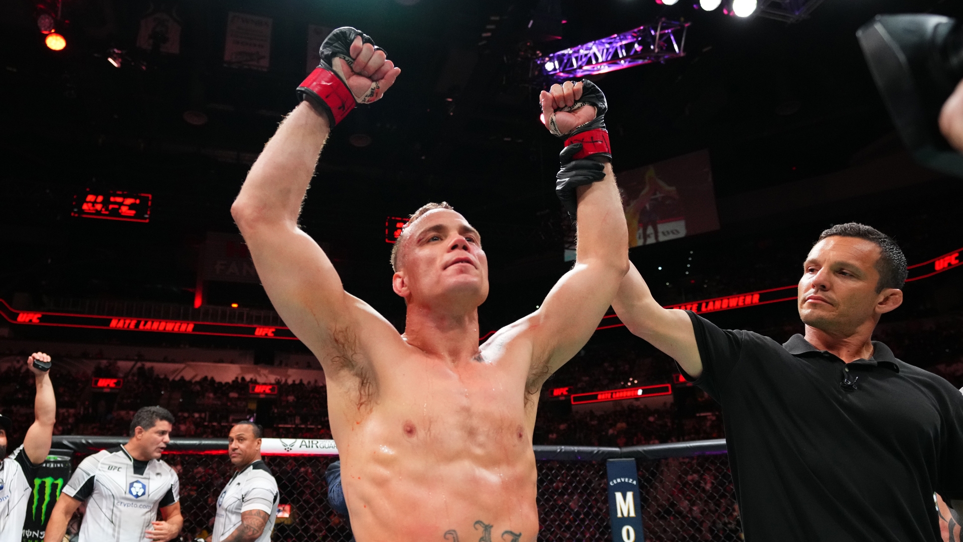 Nate Landwehr uses rear naked choke to grab submission victory