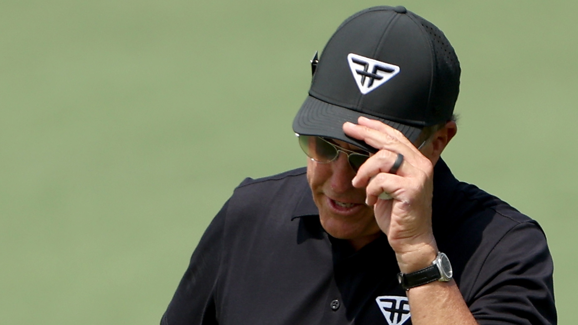 Phil Mickelson gets back under par with a birdie on 12