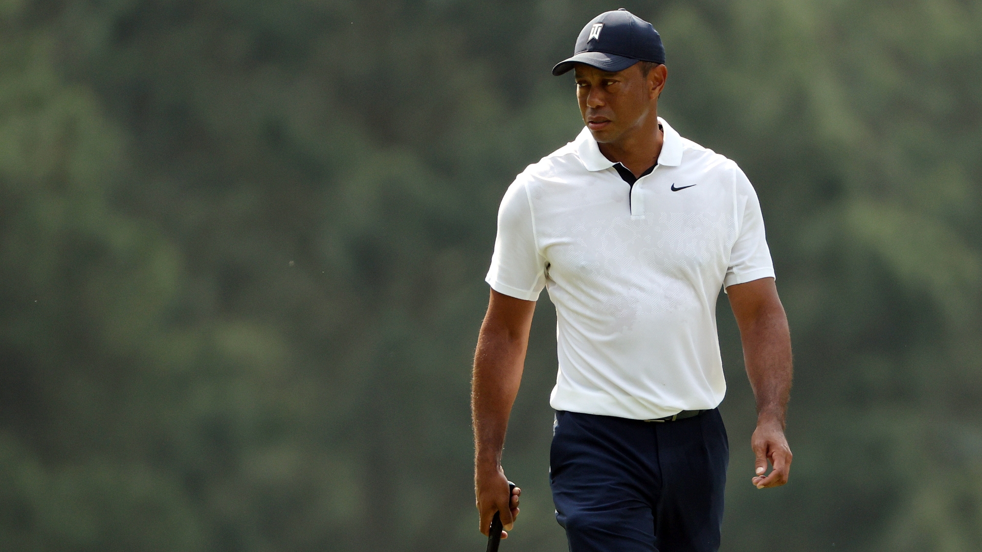 Tiger three-putts on seven to fall to 3 over on the day