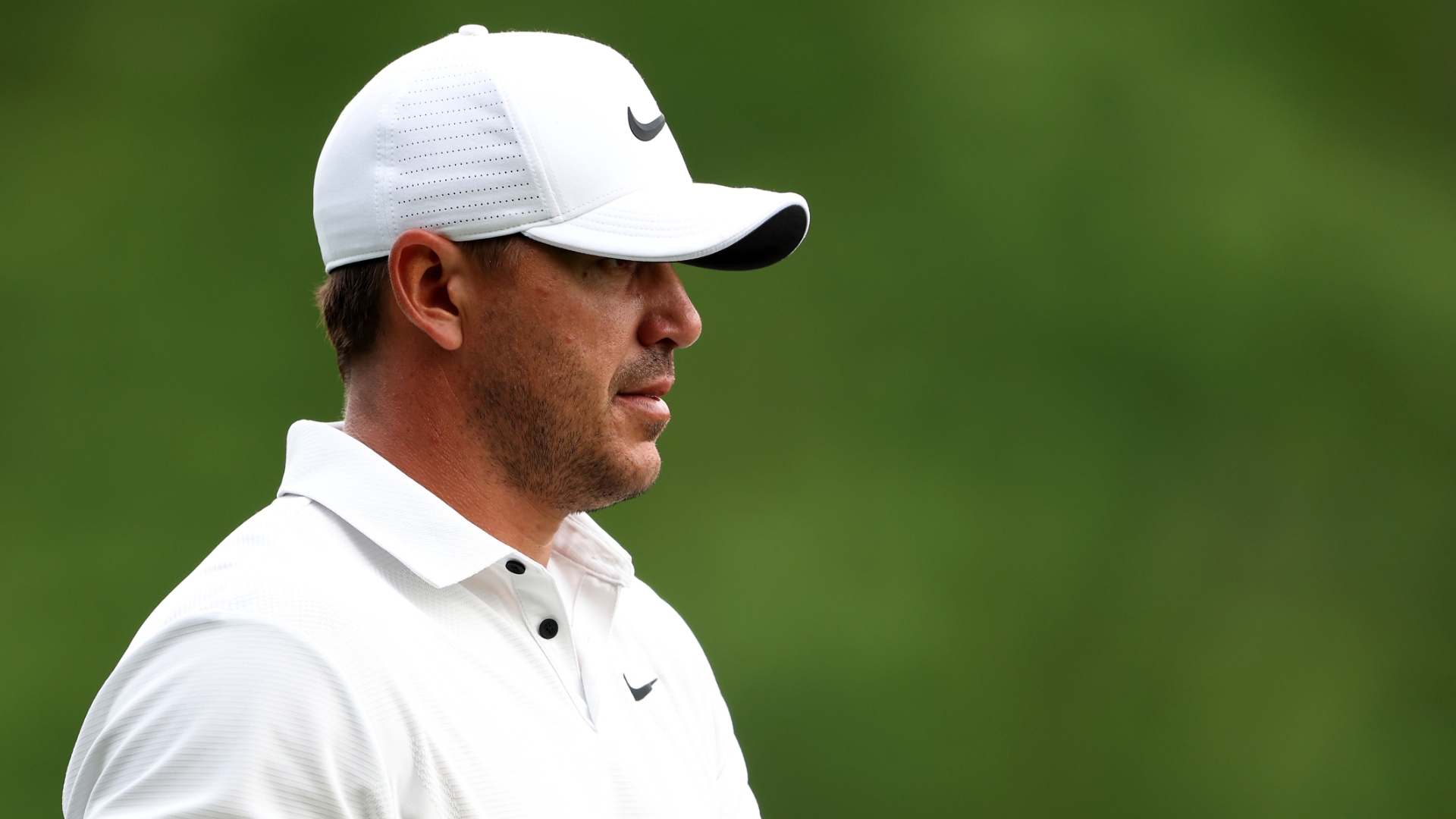 Brooks Koepka extends his lead with eagle on 8