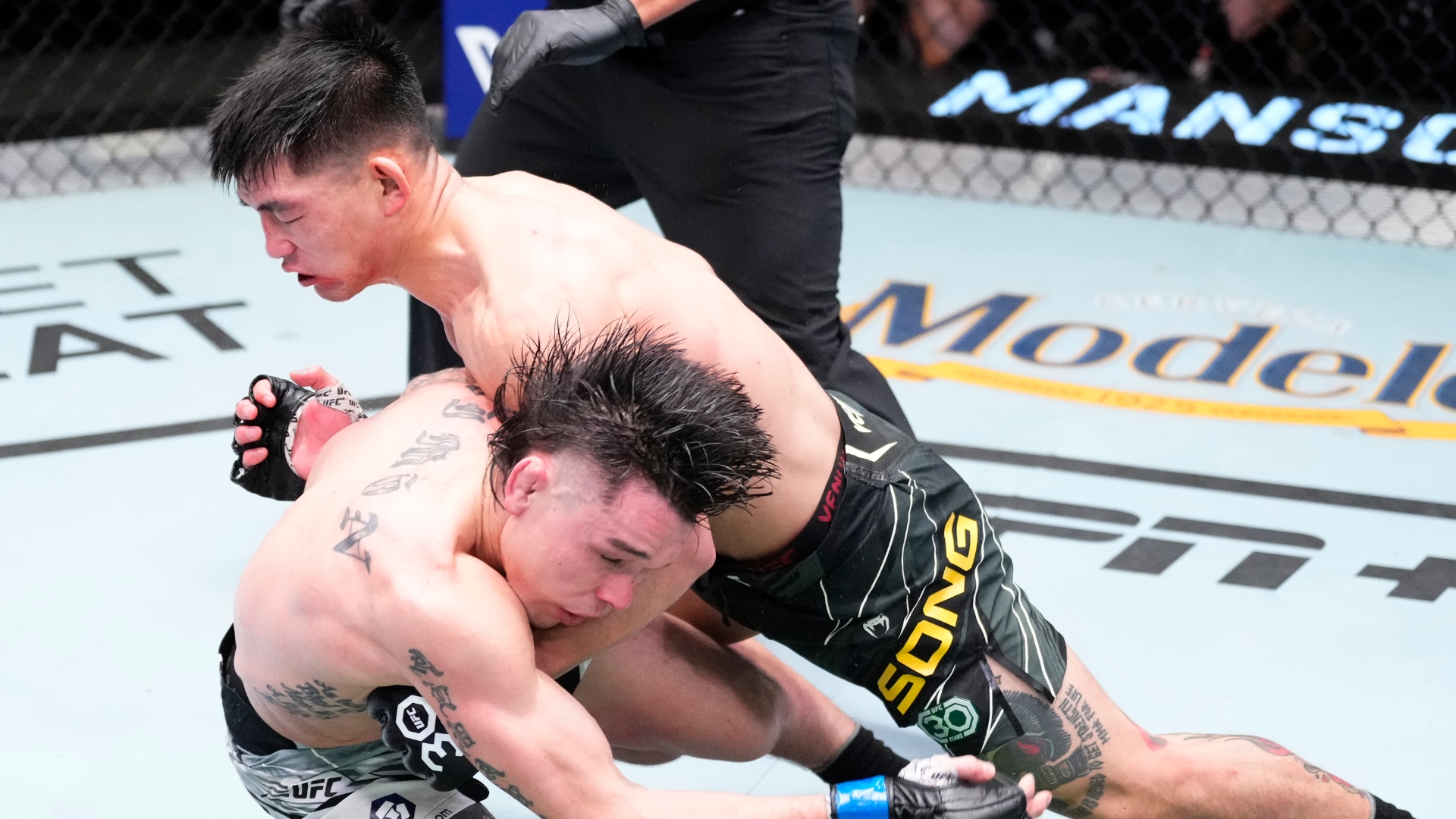 Song Yadong almost finishes Ricky Simon in second round - Stream the Video 