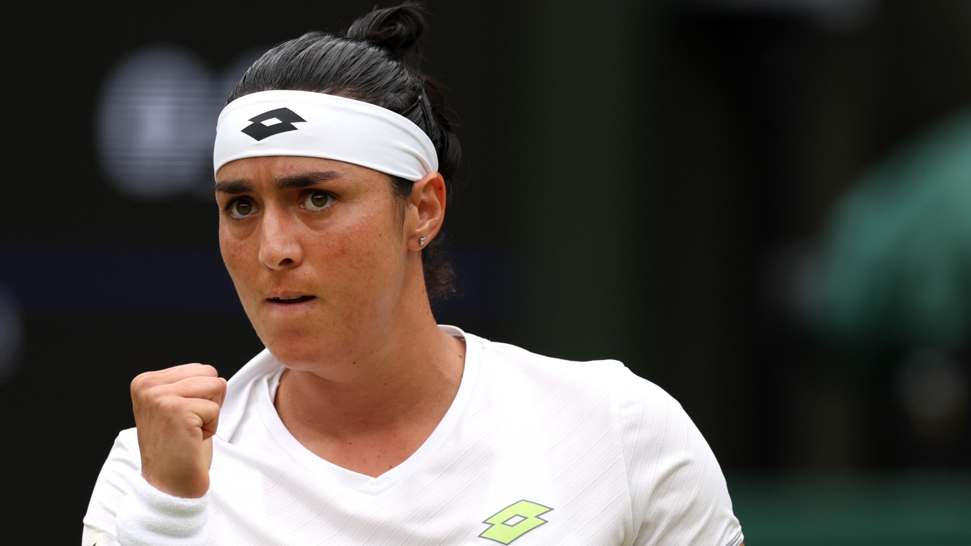 Jabeur nabs an early break in Wimbledon final - Stream the Video