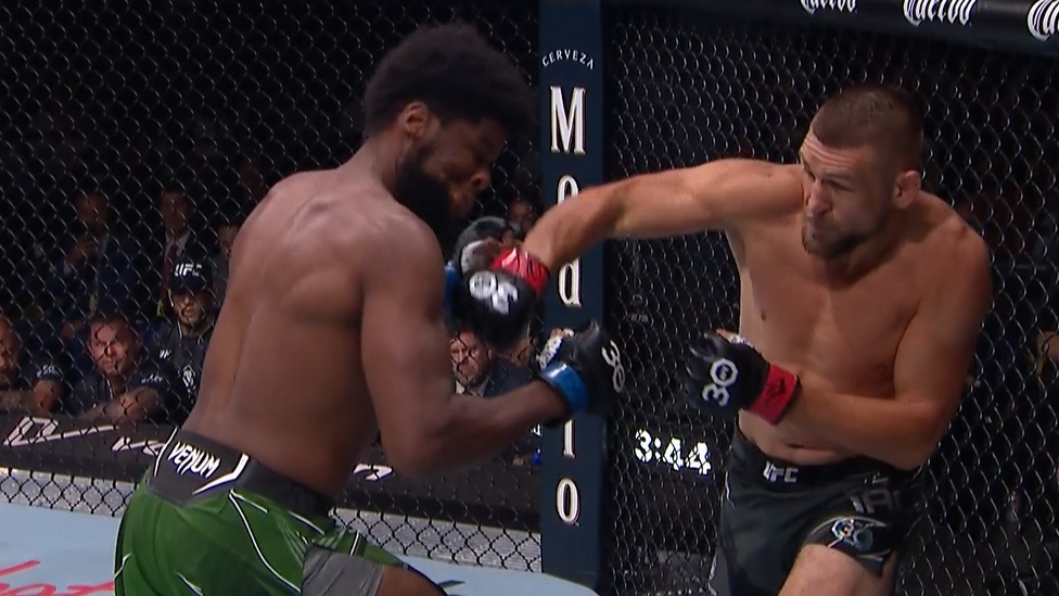 Dustin Jacoby catches Kennedy Nzechukwu for TKO win Stream the Video