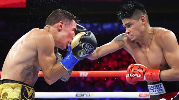 Emanuel Navarrete wins instant classic vs. Oscar Valdez