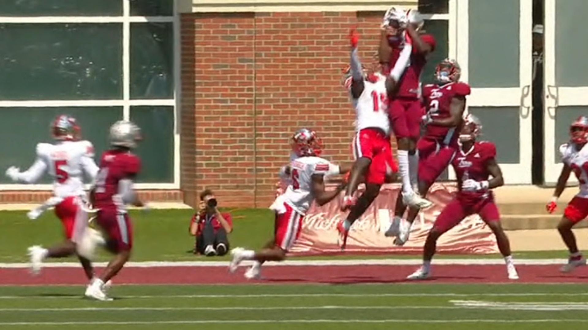 Troy launches 41-yard Hail Mary to take the lead at halftime