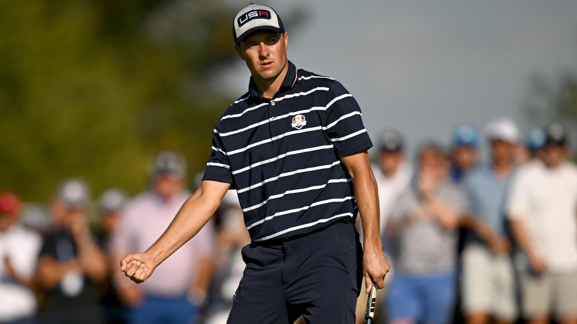 Jordan Spieth chips in to win hole and level match