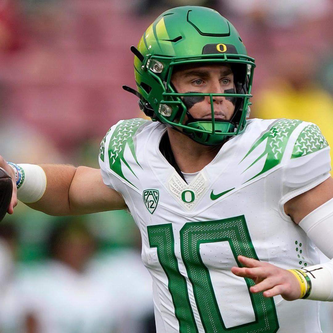 Oregon Ducks Football Announces Uniform Combination for Week 7 Matchup  Against California Golden Bears Football - Sports Illustrated Oregon Ducks  News, Analysis and More