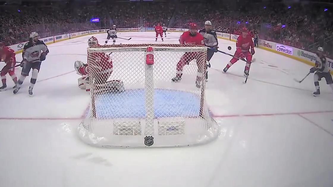 Adam Fantilli bats puck out of midair for brilliant goal