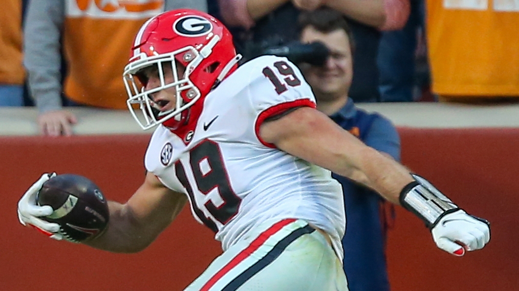 Brock Bowers reaches across the goal line for a TD Stream the Video