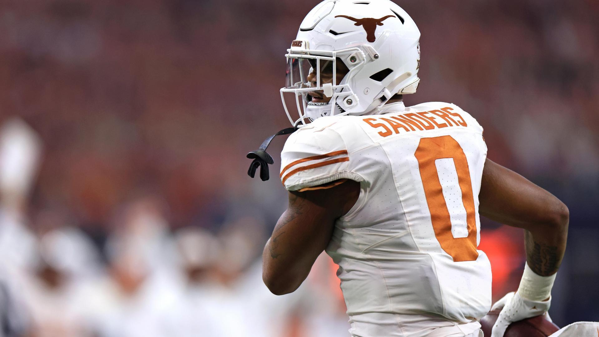 Texas' flea-flicker works to perfection for a TD
