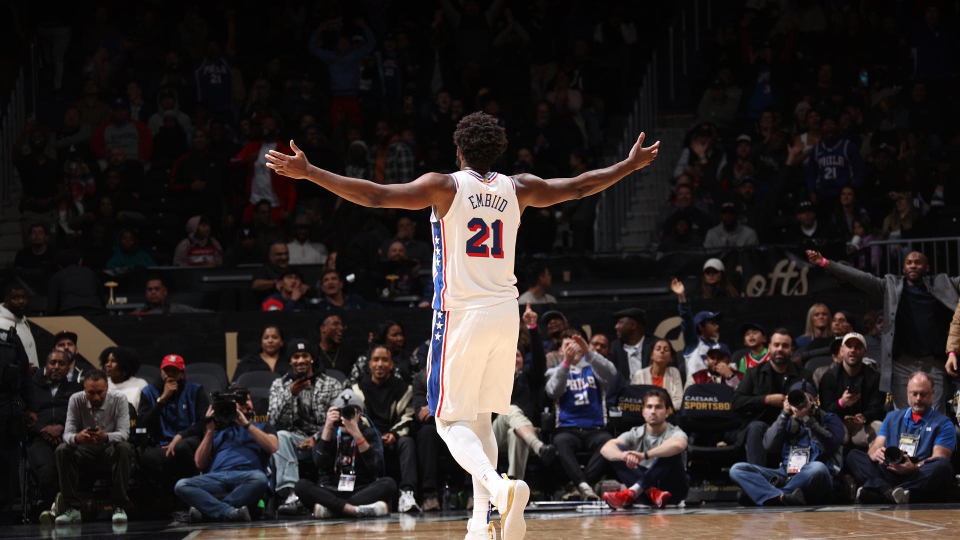 Joel Embiid goes for 50 in narrow win vs. Wizards