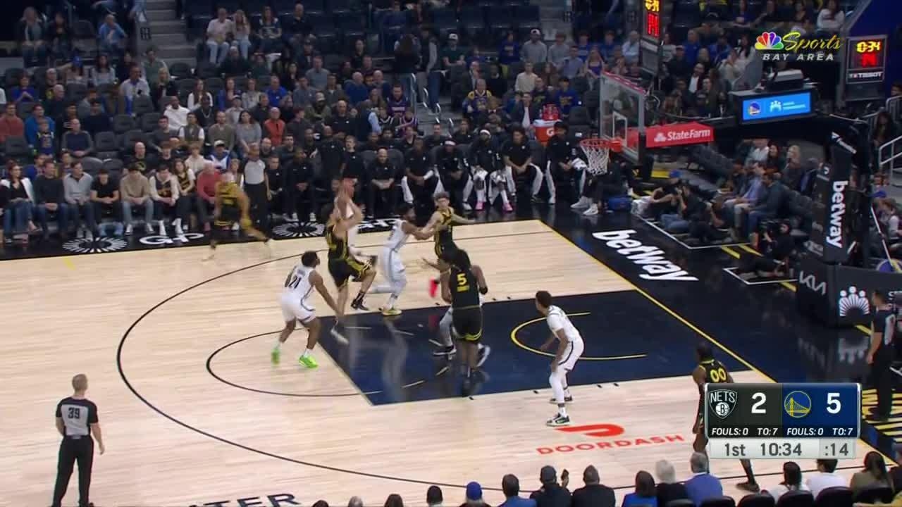 Klay Thompson floats in layup for Warriors