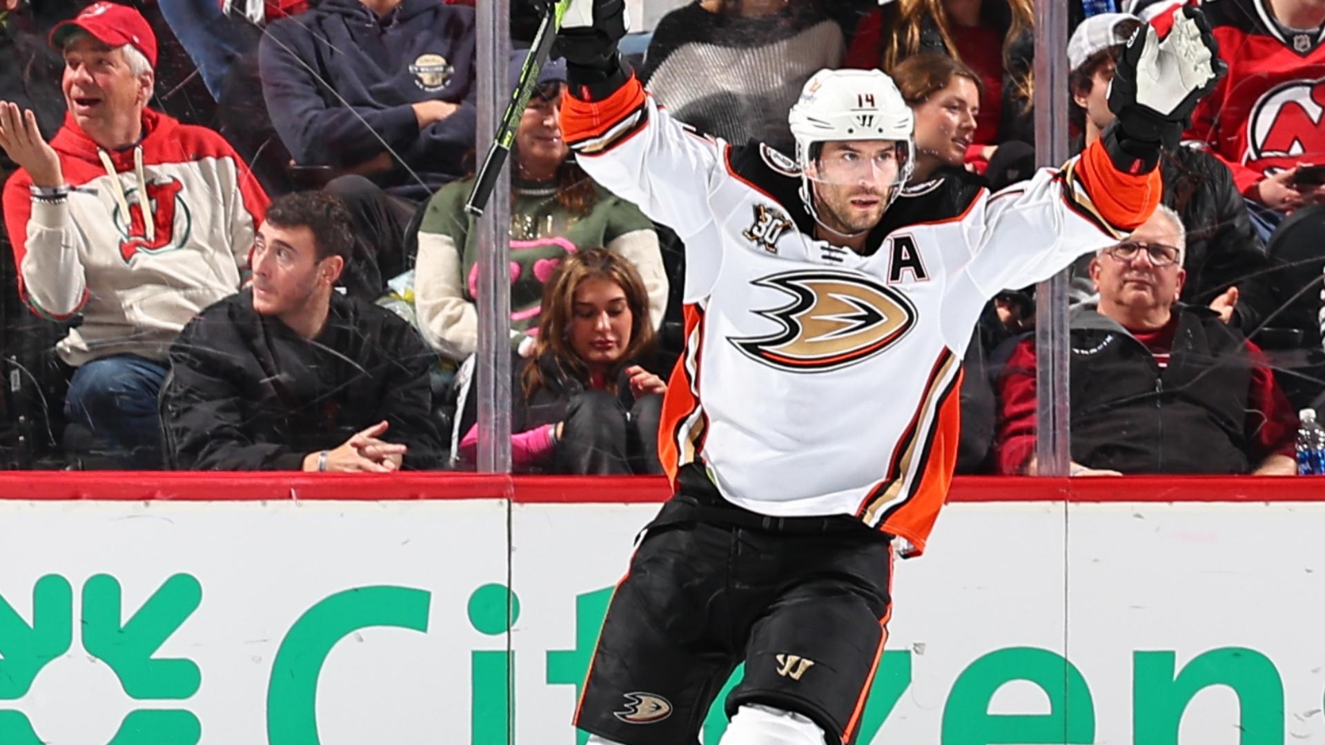 Adam Henrique drops a hat trick as Ducks rout Devils