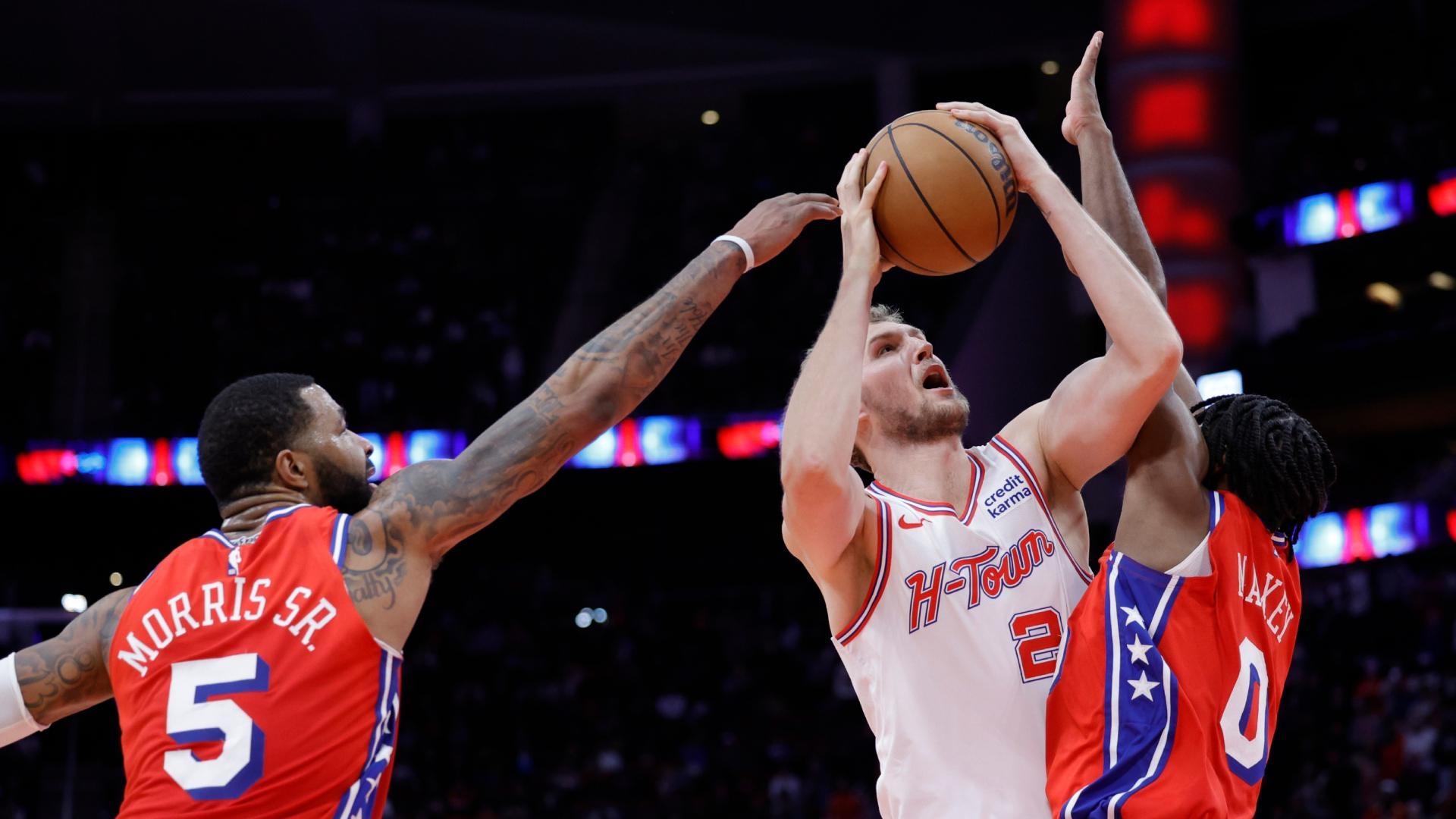 Tyrese Maxey scores 42 points, short-handed 76ers outlast Rockets 131-127