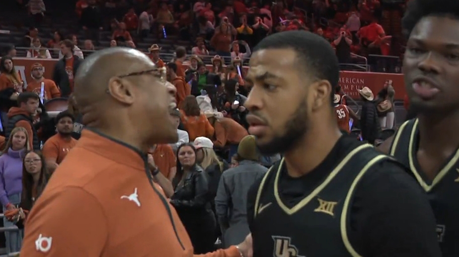 'That's classless!' Texas coach shouts at UCF players' 'horns down