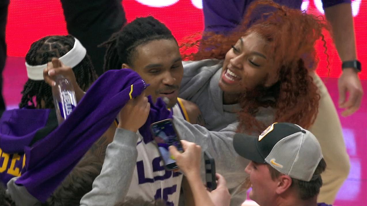 LSU sinks No. 17 Kentucky at buzzer; Angel Reese and fans storm court