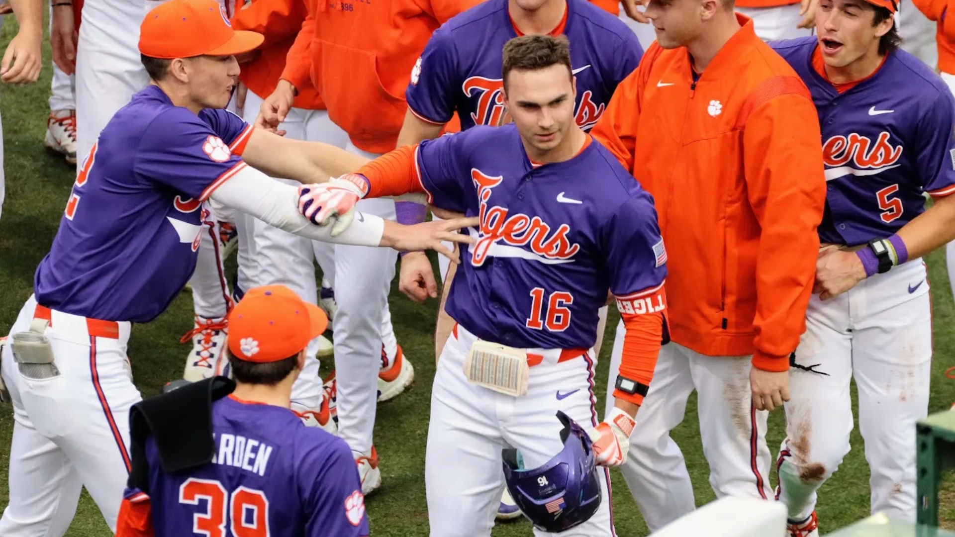 Clemson's Will Taylor snaps 0-for-22 slump with 3 straight homers