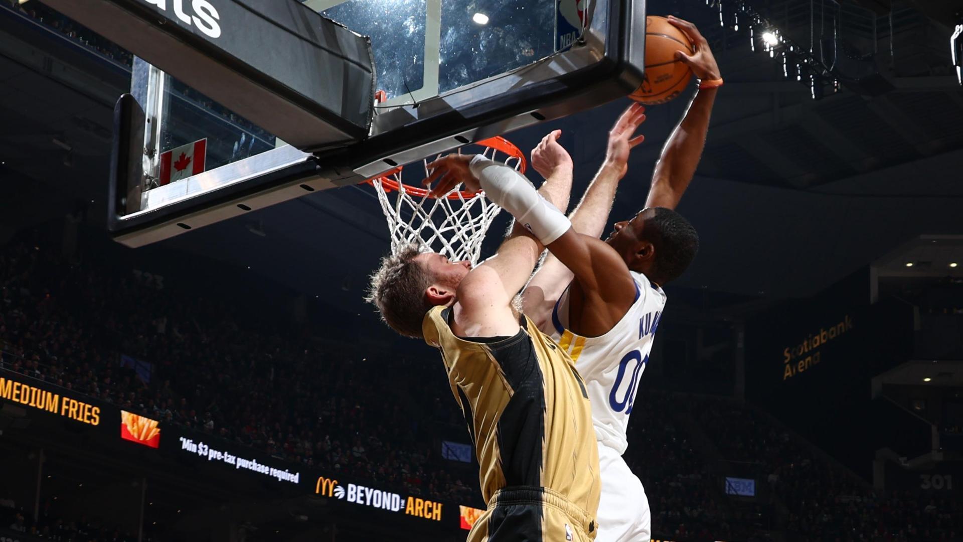 Jonathan Kuminga crams dunk on Jakob Poeltl