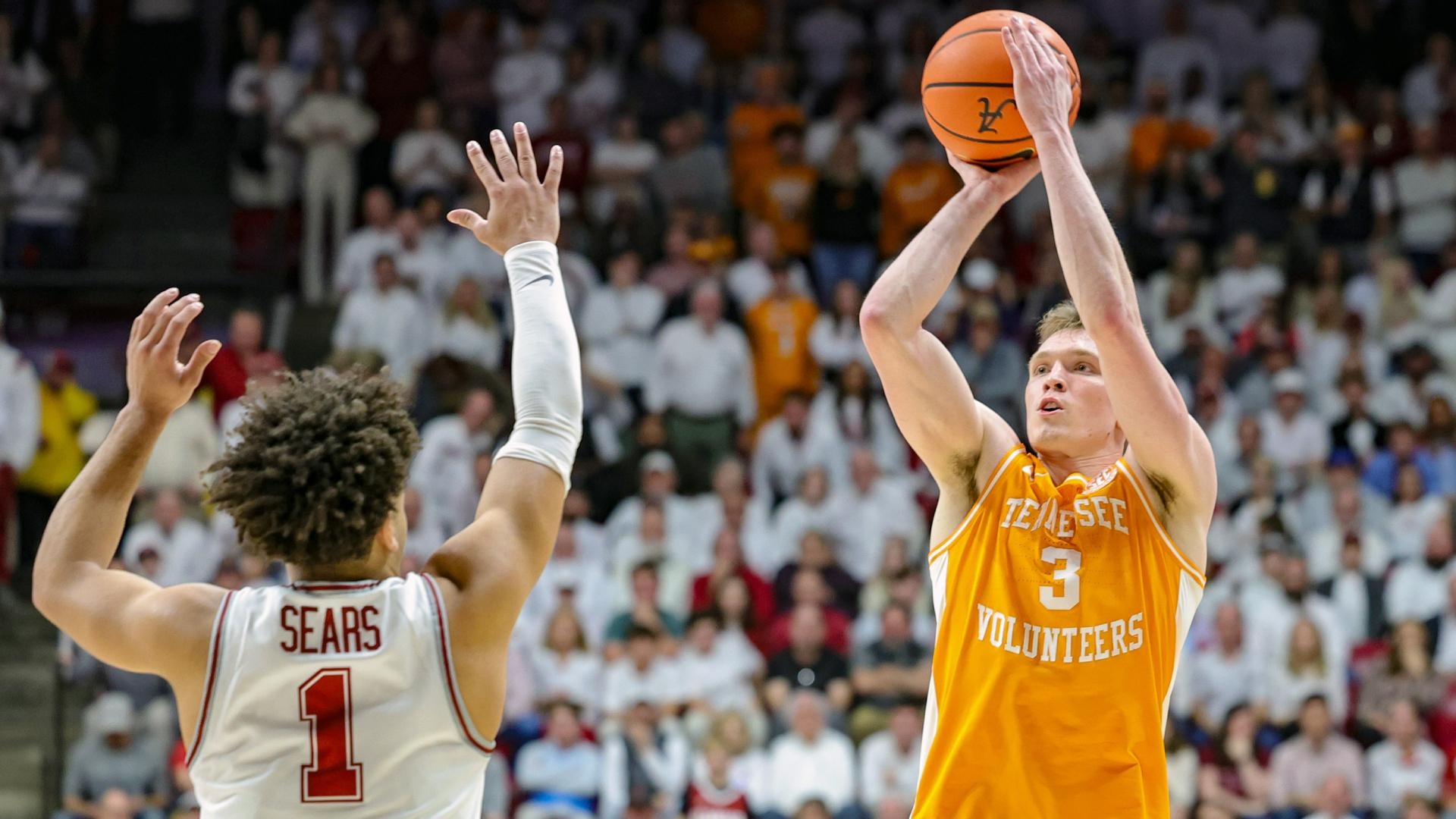 Tennessee shines down the stretch to take down Alabama