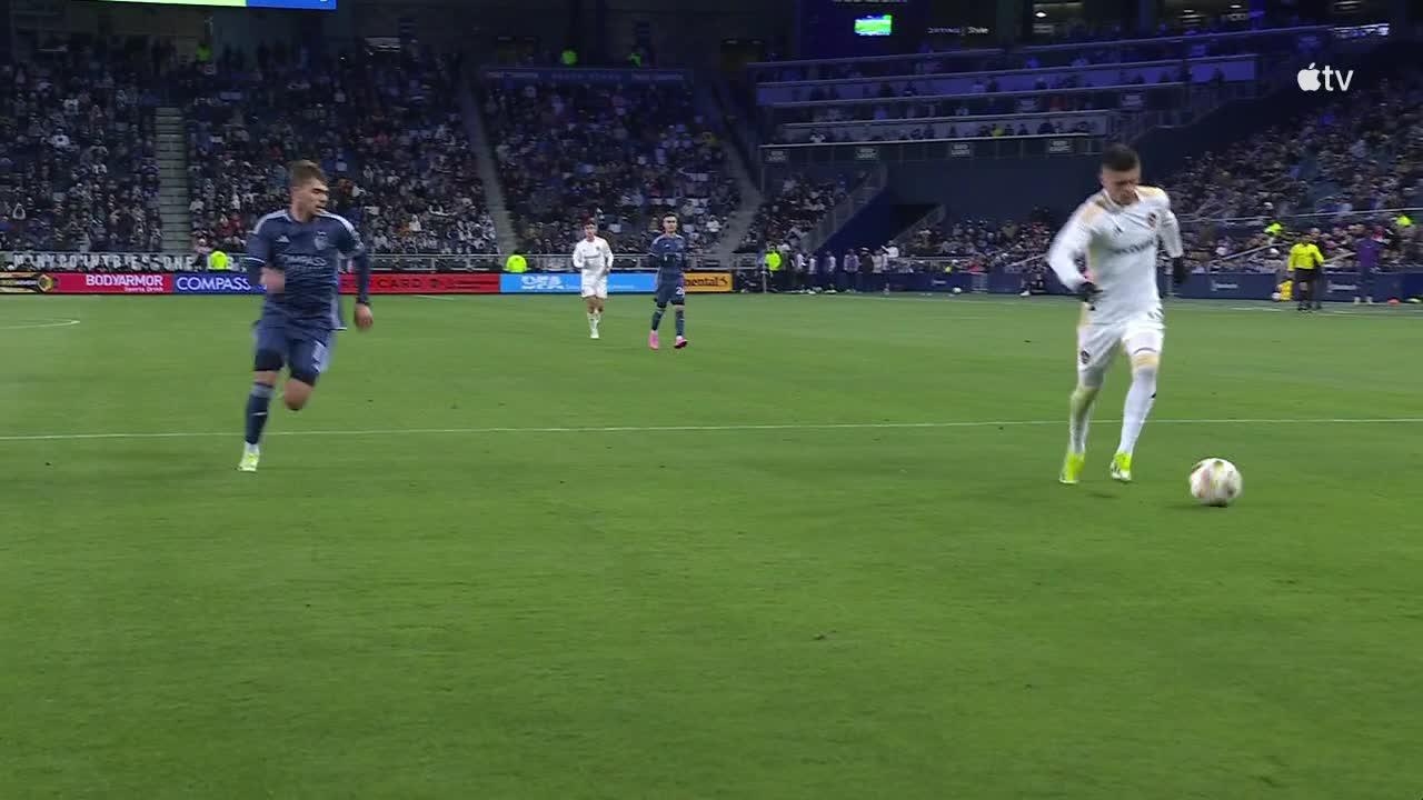 LA Galaxy score 3 goals in under 10 minutes to take the lead