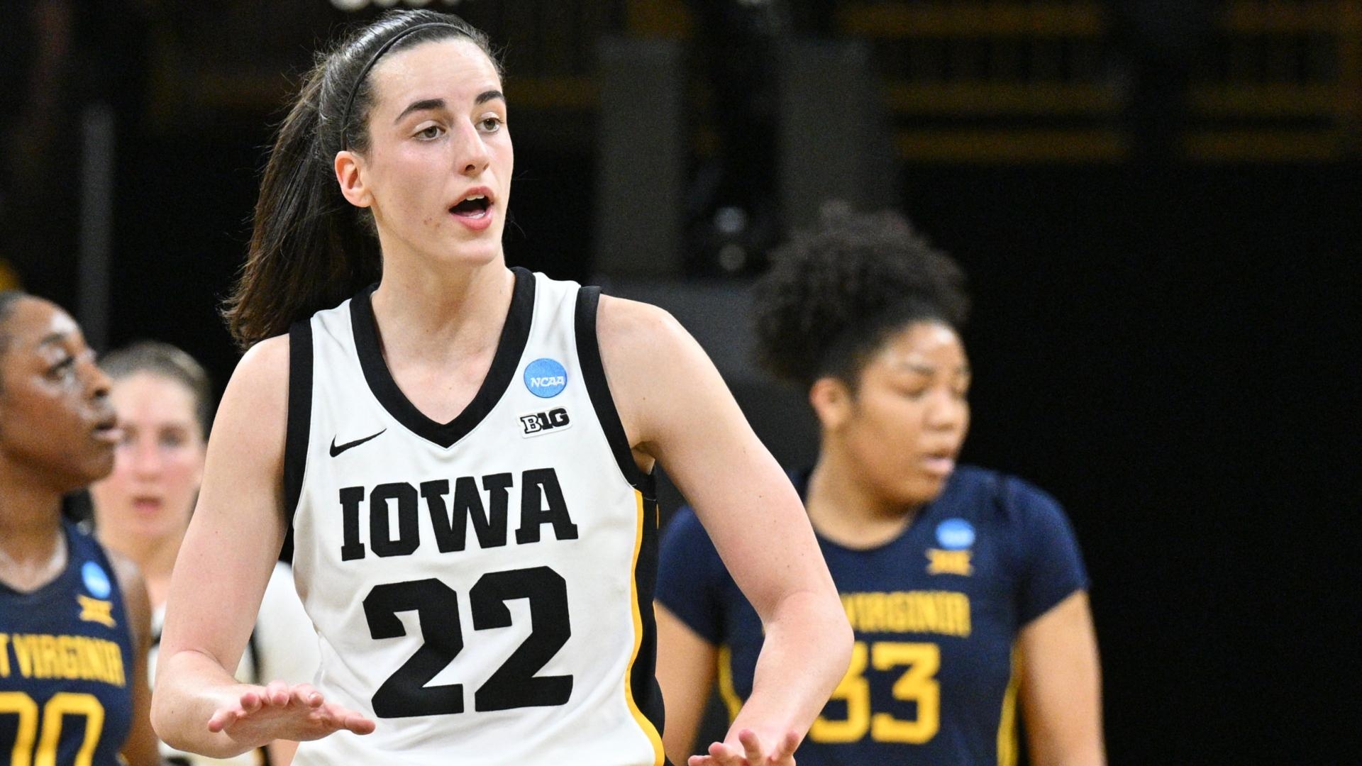Caitlin Clark's 32 points propel Iowa to the Sweet 16