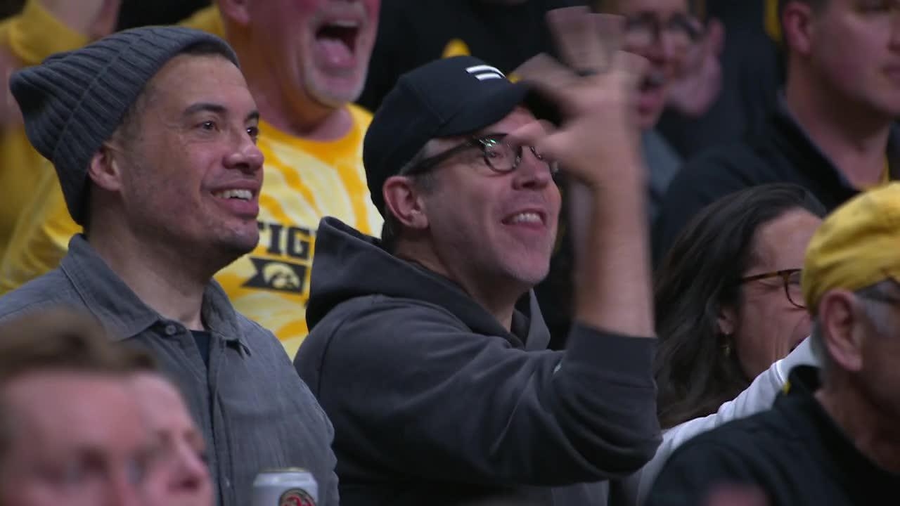 Jason Sudeikis does 'you can't see me' celebration to cheer on Iowa